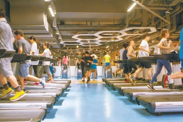 京城商圈深夜健身房悄然兴起 更疲惫还是更放松？