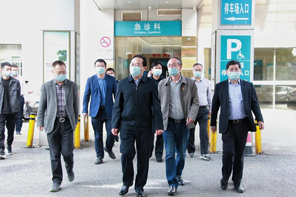 九江市政府黨組成員、副市長杜少華一行到九江市三醫院調研
