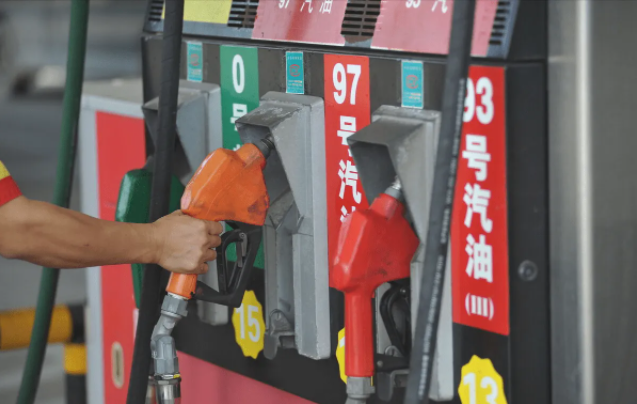中国两部门：国际油价若超每桶130美元将补贴炼油企业
