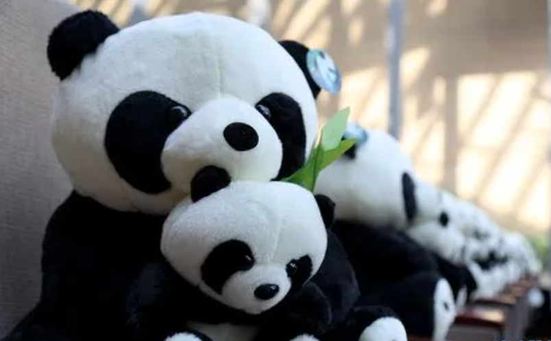 倣真熊貓玩偶熱銷，一隻價格上千，你會買嗎？